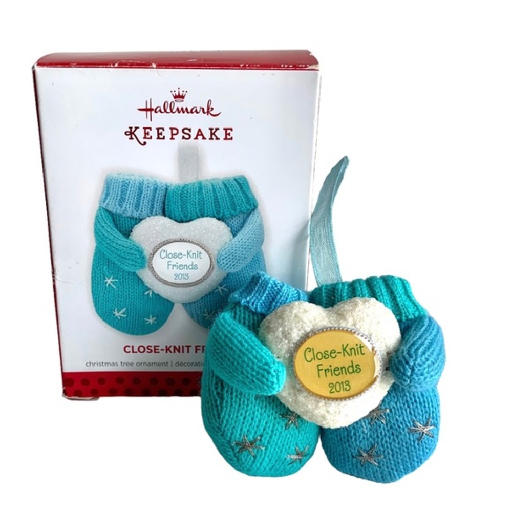 Hallmark Keepsake 2013 Christmas Ornament - Close Knit‎ friends.  Collectible